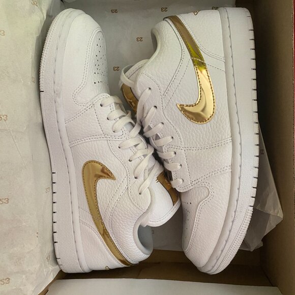 Wmns Air Jordan 1 Retro Low 'White Metallic Gold' – Size US 8.5 W - Picture 7 of 10